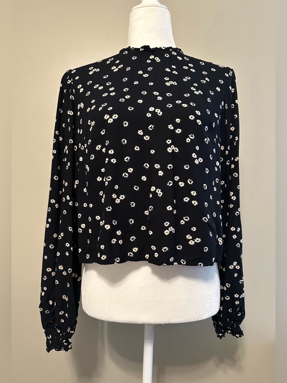 Arizona Black Floral Print Long-Sleeve Casual Ruffled Neck Blouse - Medium